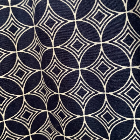 Patterned Blue and white size large slim fit patterned men’s button up - Picture 3 of 5